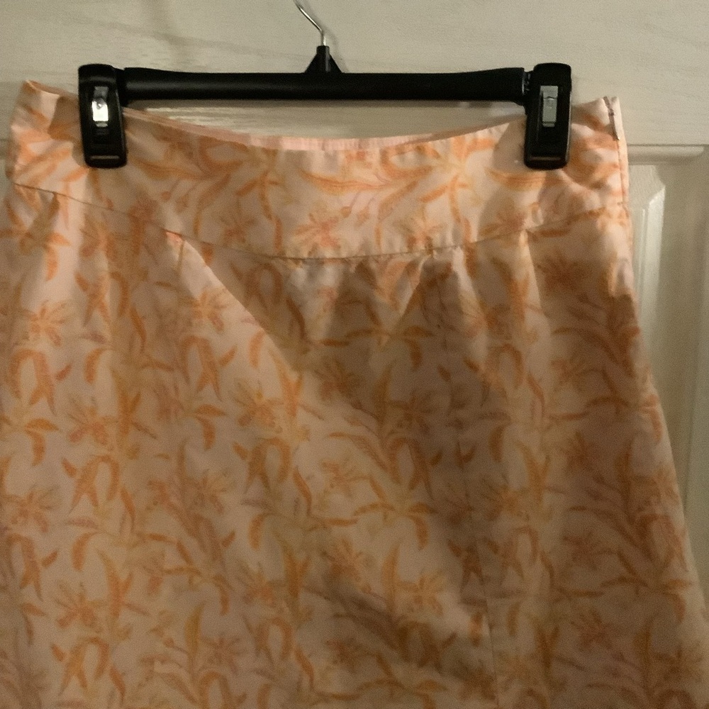 Gap brand coral/orange, with floral print, A line style mid skirt, size 6 - Picture 2 of 7